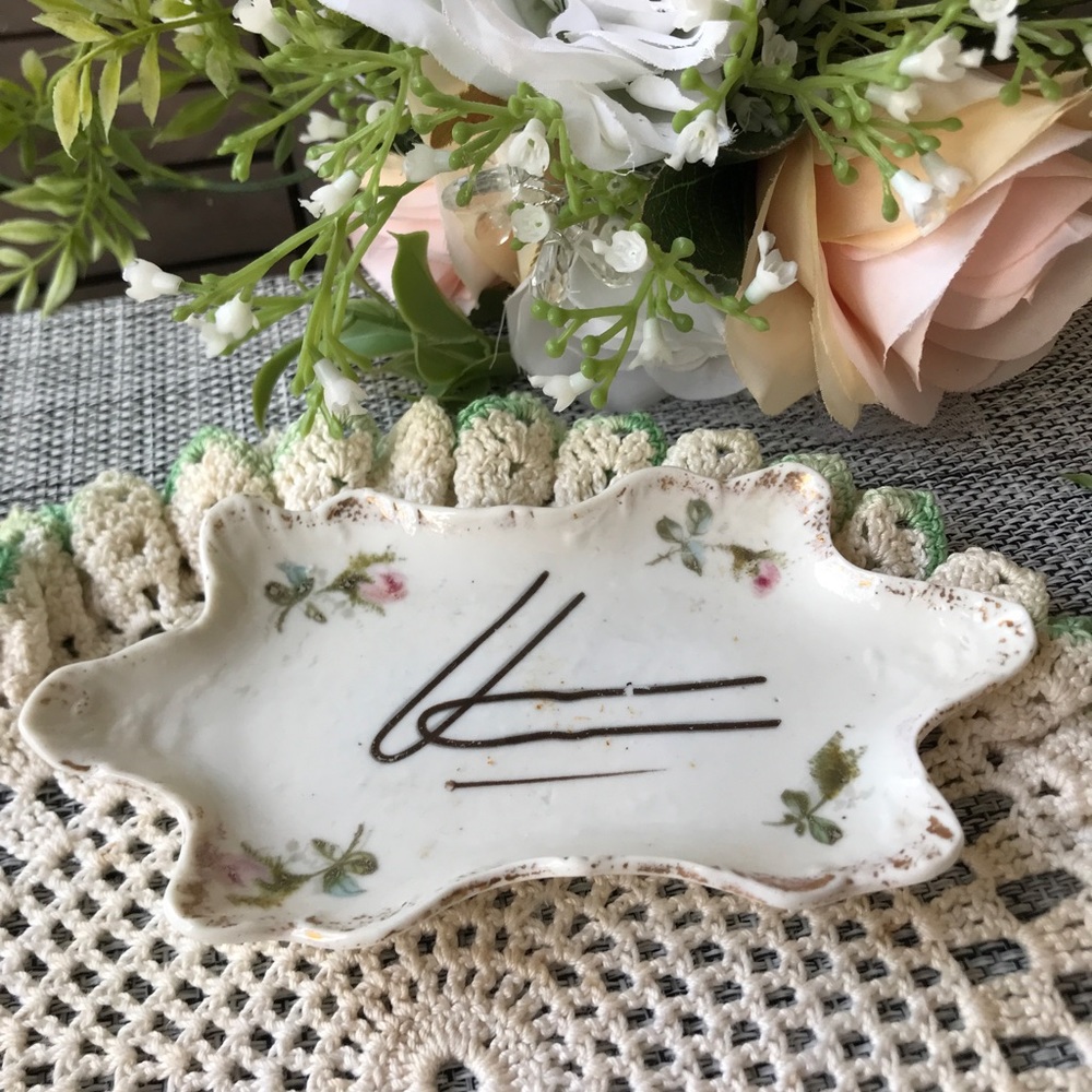 VINTAGE ANTIQUE HAIR PIN DISH HP PINK ROSES SCALLOPED EDGE GRANNIES ESTATE OLD